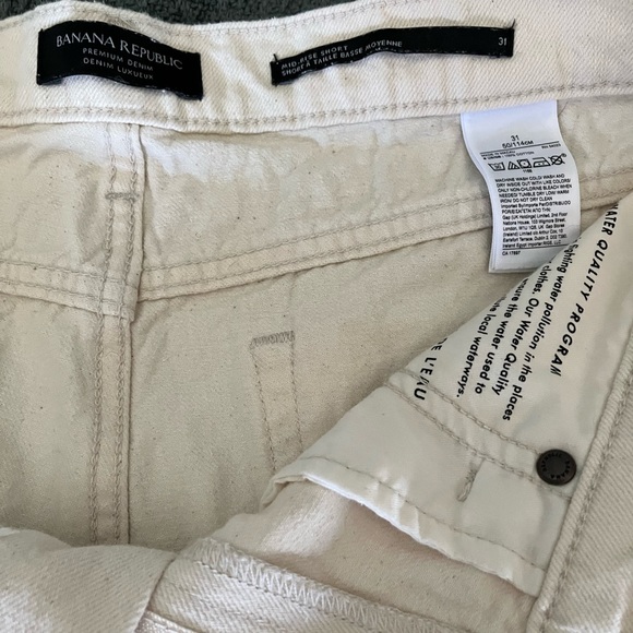 Off white Banana Republic shorts - Picture 2 of 3